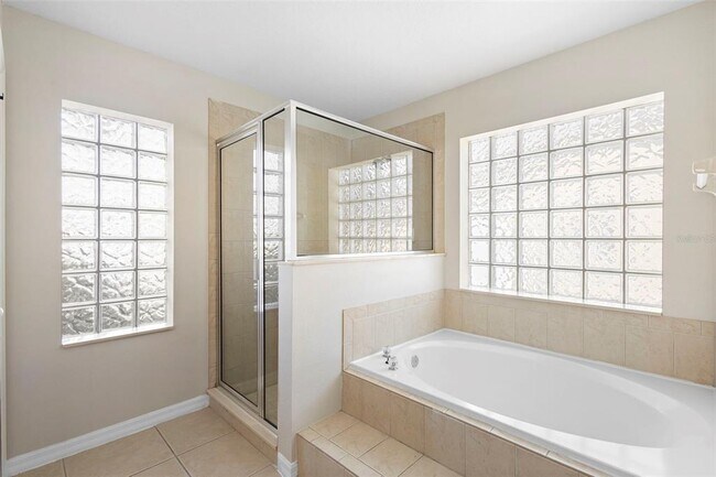 Building Photo - 1227 Tivoli Dr