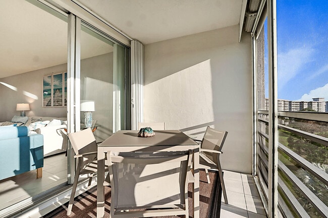 Building Photo - 575 Oaks Ln