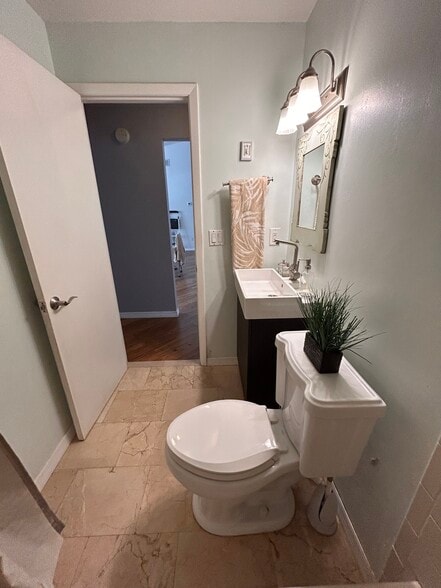 Guest Bath - 3647 Lake St George Dr