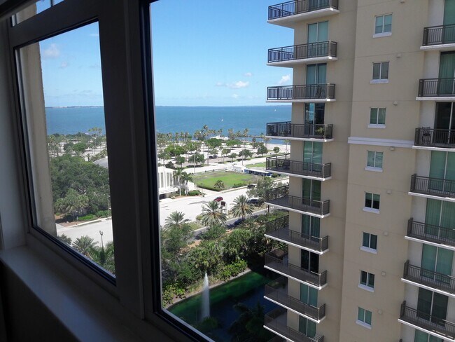 Building Photo - DOWNTOWN SARASOTA ANNUAL TURNKEY FURNISHED...