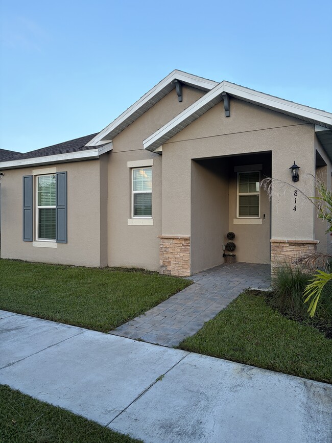 Building Photo - 814 Friendship Cir