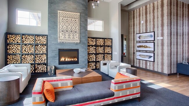 Building Photo - 1605 E County Line Rd