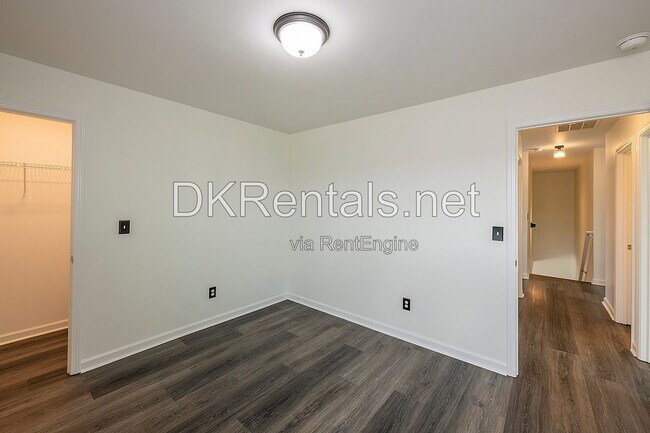 Building Photo - 126 Verona Dr NW