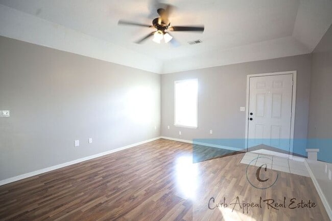 Building Photo - Move in special $800!! Beautiful 3 bed 2 bath home - Nettleton