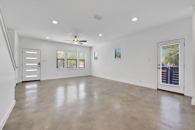 Building Photo - 1162 N Olive St
