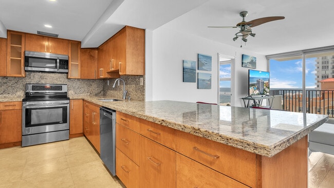 Building Photo - 525 N Ocean Blvd