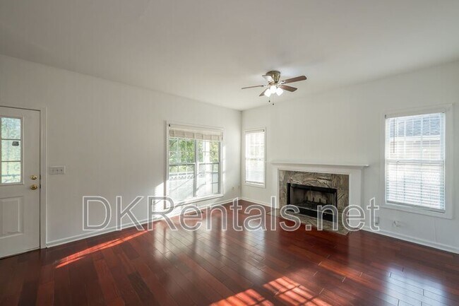 Building Photo - 1331 Memorial Dr SE