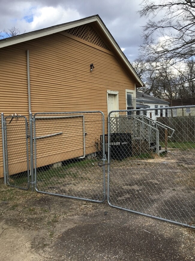 Building Photo - 2653 Malcolm-