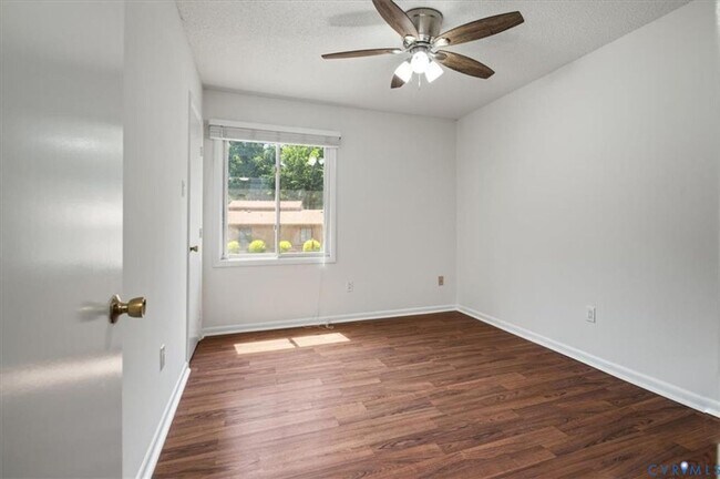 Building Photo - 3 Bedroom Townhome in Henrico!!!
