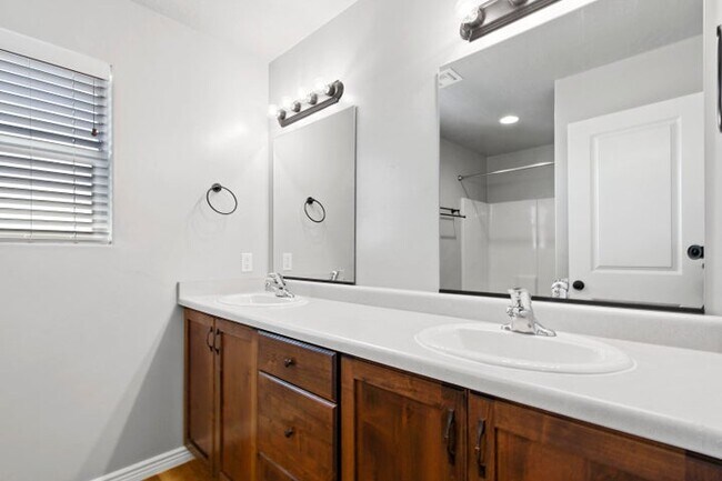 Building Photo - 1706 Honeycomb Dr