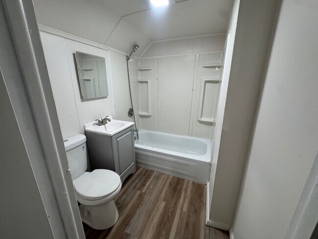 Building Photo - 3526 E 151st St