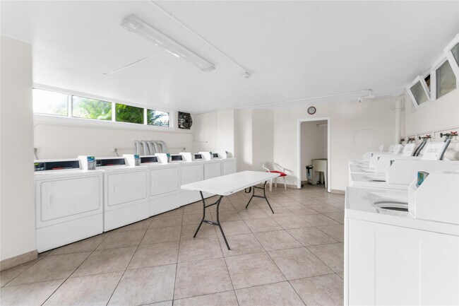 Building Photo - 1401 S Federal Hwy