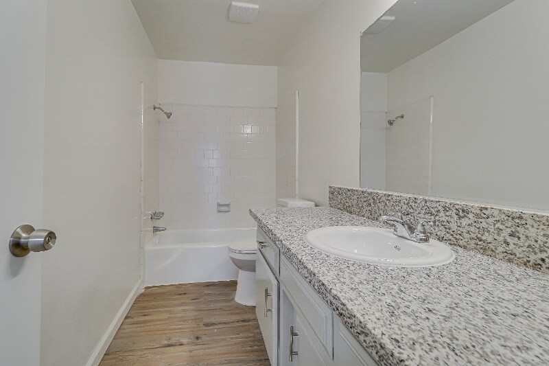 Building Photo - 1001 Mira Loma Dr