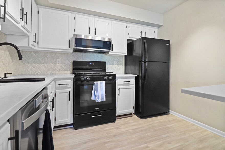 Building Photo - 308 Trinity Ct