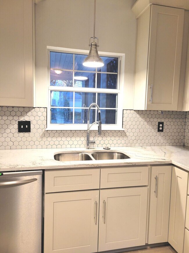 Building Photo - Stunning four bedroom in Charleston National on large lot - Mt. Pleasant