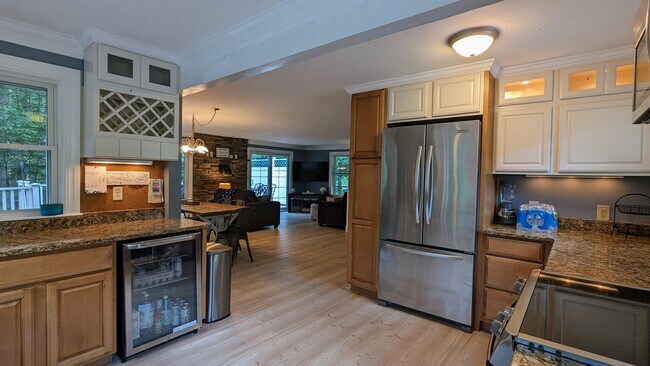 Building Photo - 52 Crestview Dr