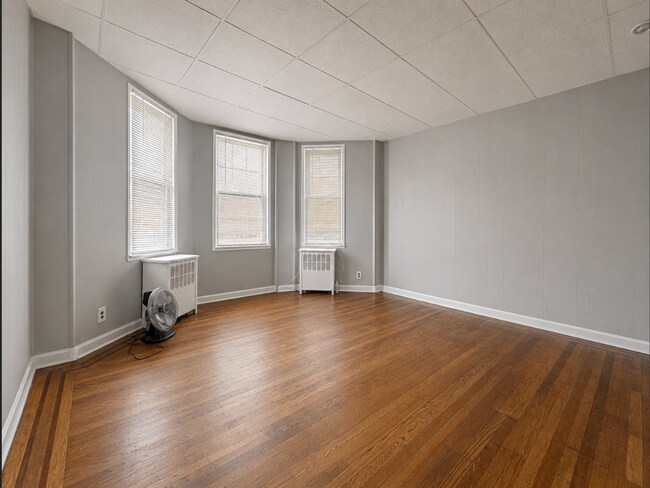 Building Photo - 2604 Hamilton Ave