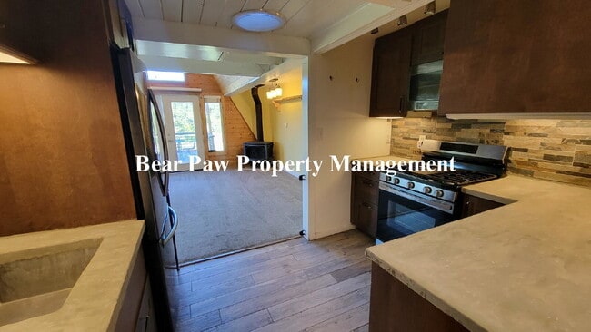Building Photo - "Charming 2-Bedroom Retreat in Beautiful B...