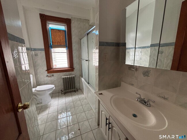 Building Photo - 1231 State St