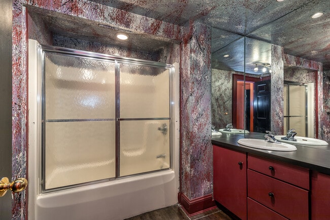 Building Photo - 411 Beach St