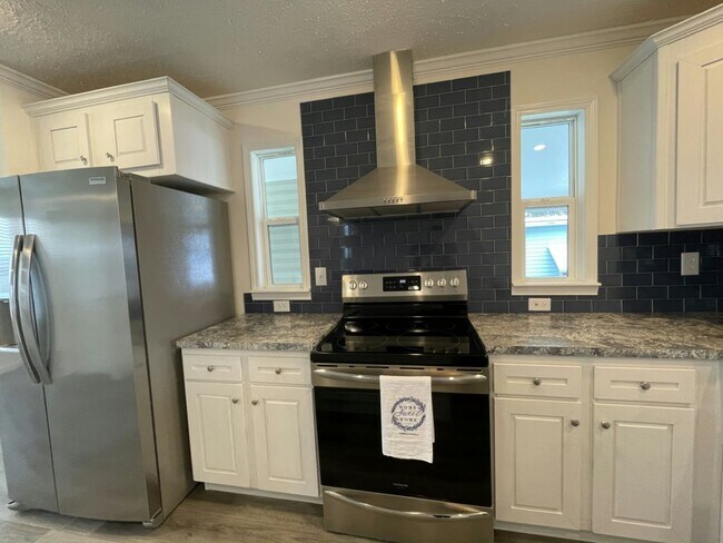 Building Photo - 491 Hillcrest Ln