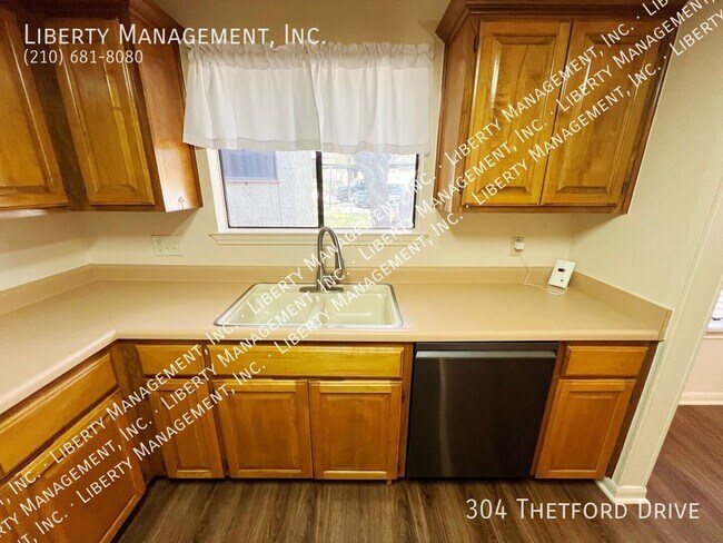 Building Photo - 304 Thetford Dr
