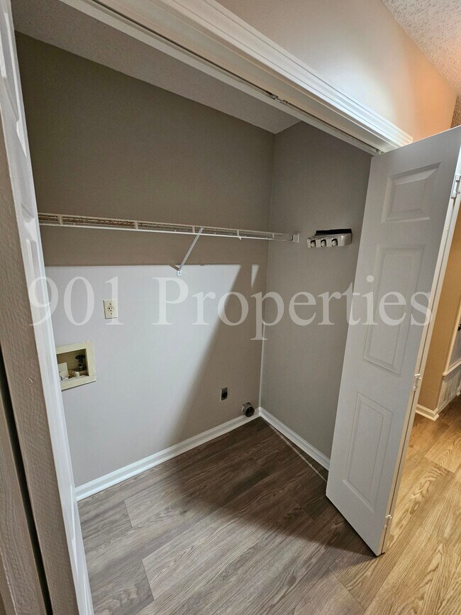 Building Photo - 3690 Sunrise Ridge Dr