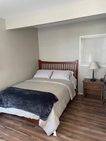Building Photo - 31524 Hilltop Blvd