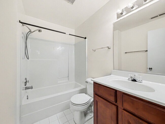 Building Photo - 33 Fern Oak Cir