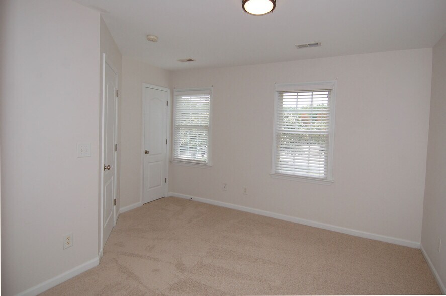 Building Photo - 133 Old Grove Ln