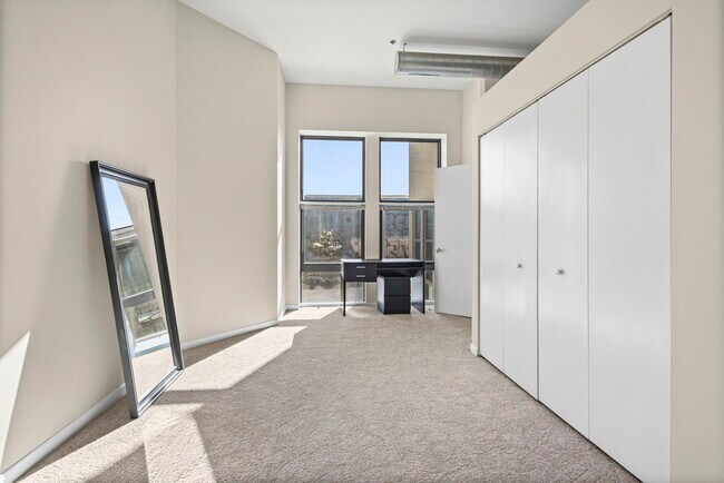 Building Photo - 1550 S Blue Island Ave