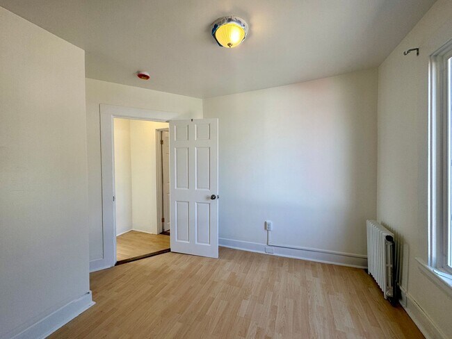 Building Photo - Spacious Portland 3BD/1.5BA Single Family ...