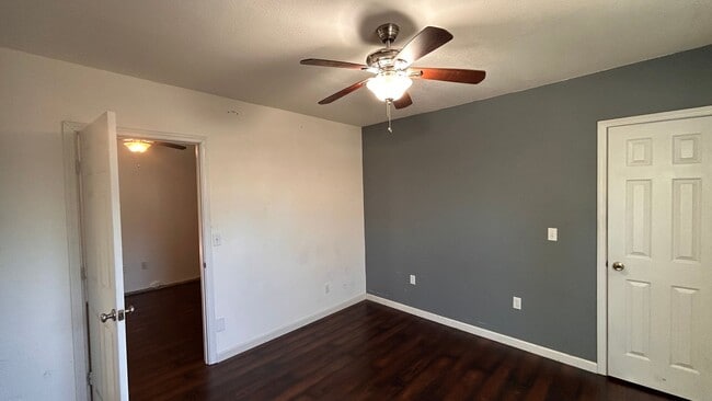 Building Photo - 1337 W Orangeburg Ave