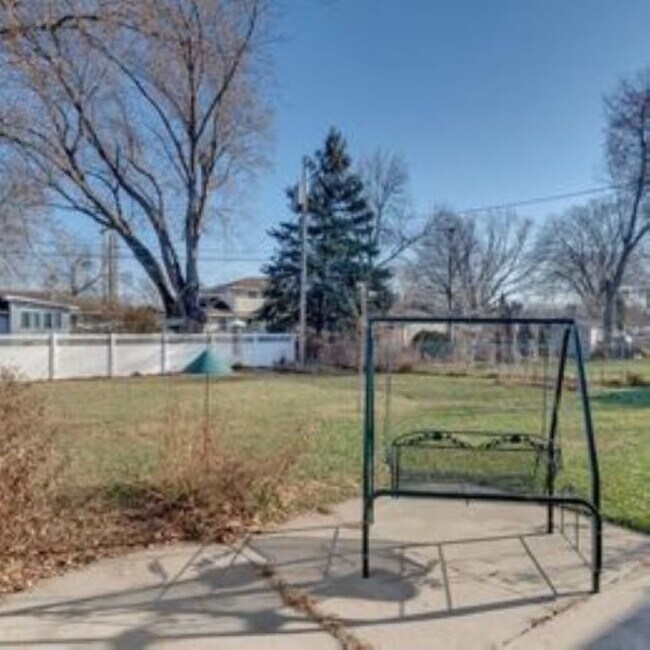 Building Photo - 8215 Oakland Ave S