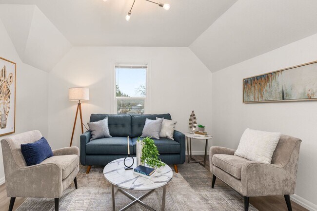 Building Photo - 405-409 2nd St