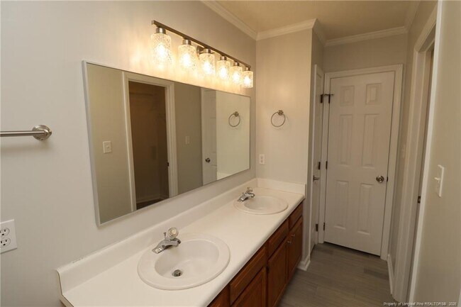Building Photo - 310 Riverwalk Cir