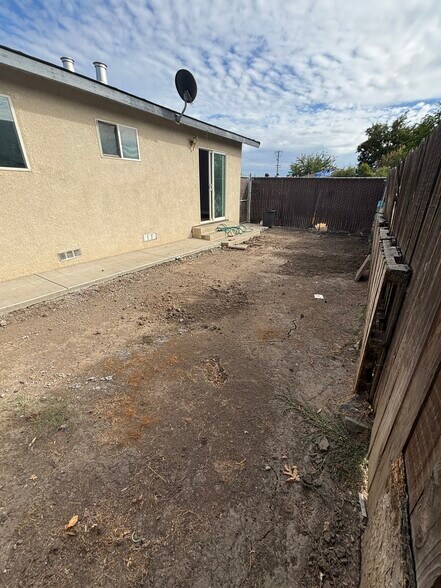 Building Photo - 729 N Filbert St