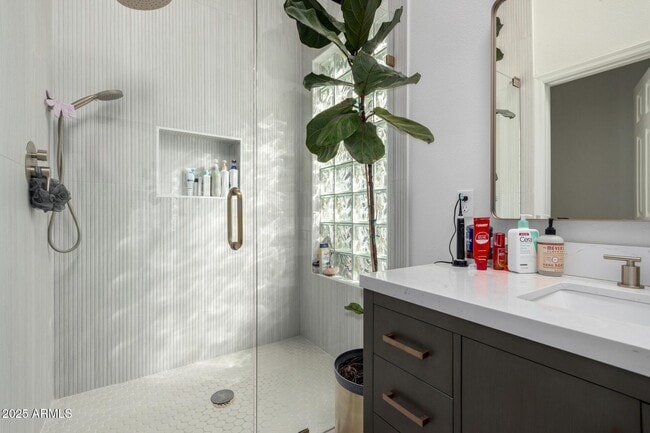 Building Photo - 6513 N 81st Pl