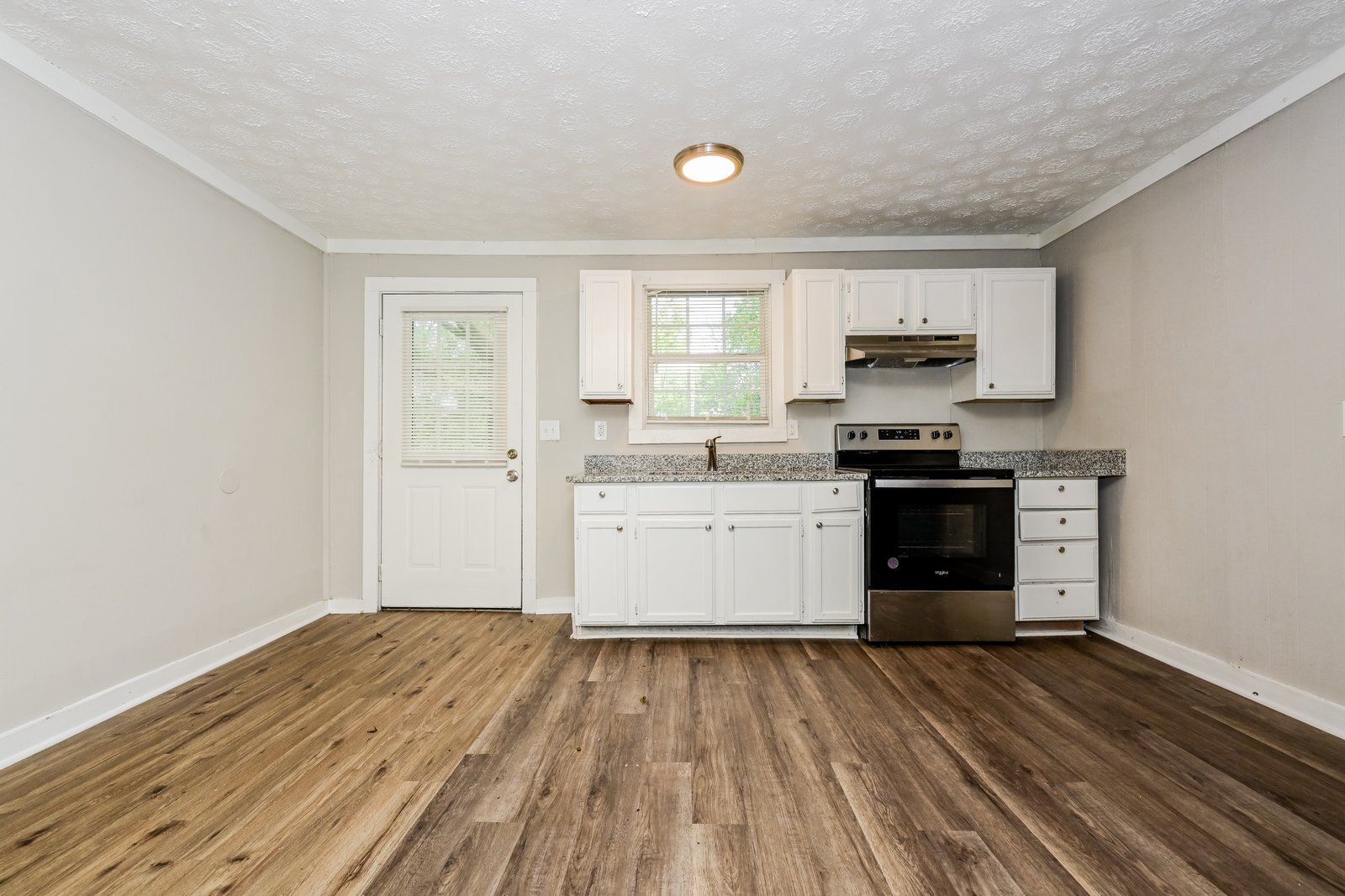 Building Photo - 214 Peachtree St