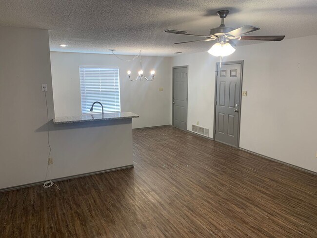 Building Photo - Cozy 2 bedroom 1 1/2 bath in Friendship ISD!