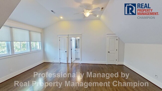 Building Photo - Exquisite Executive Home in Autumn Hall