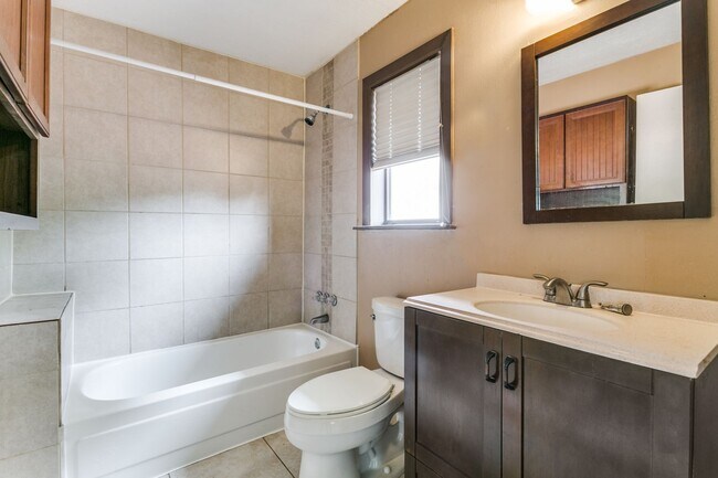 Building Photo - Renovated House in Irving • Great Location