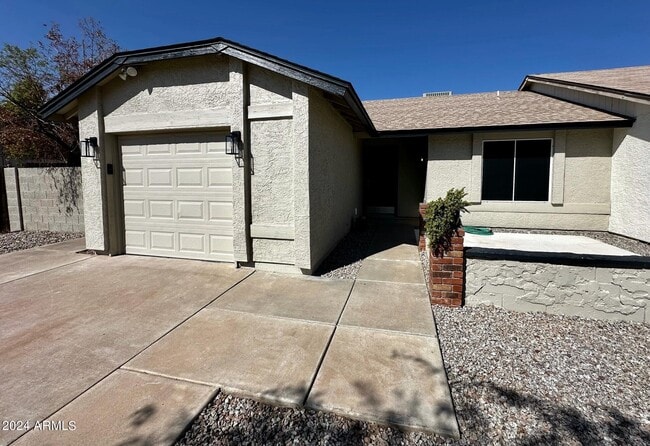 Building Photo - 3016 W Monona Dr