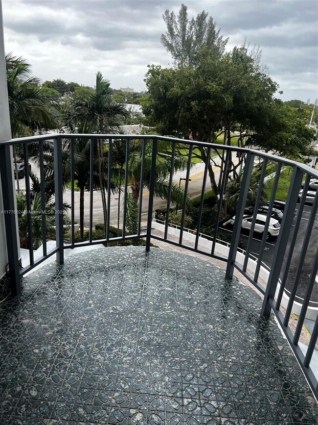 Building Photo - 11930 N Bayshore Dr