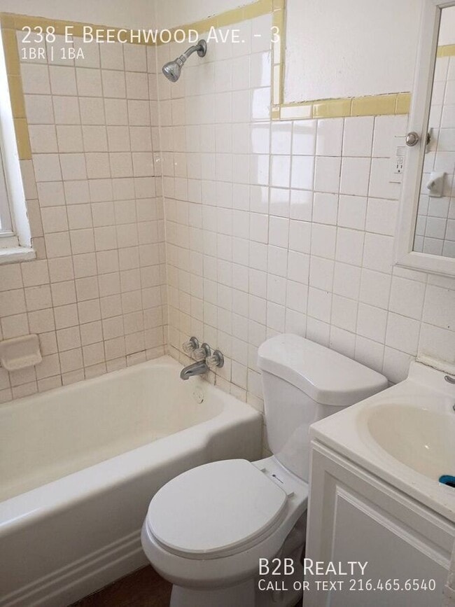 Building Photo - 238 E Beechwood Ave