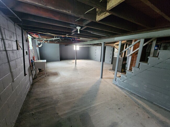 Building Photo - 824 Oak St