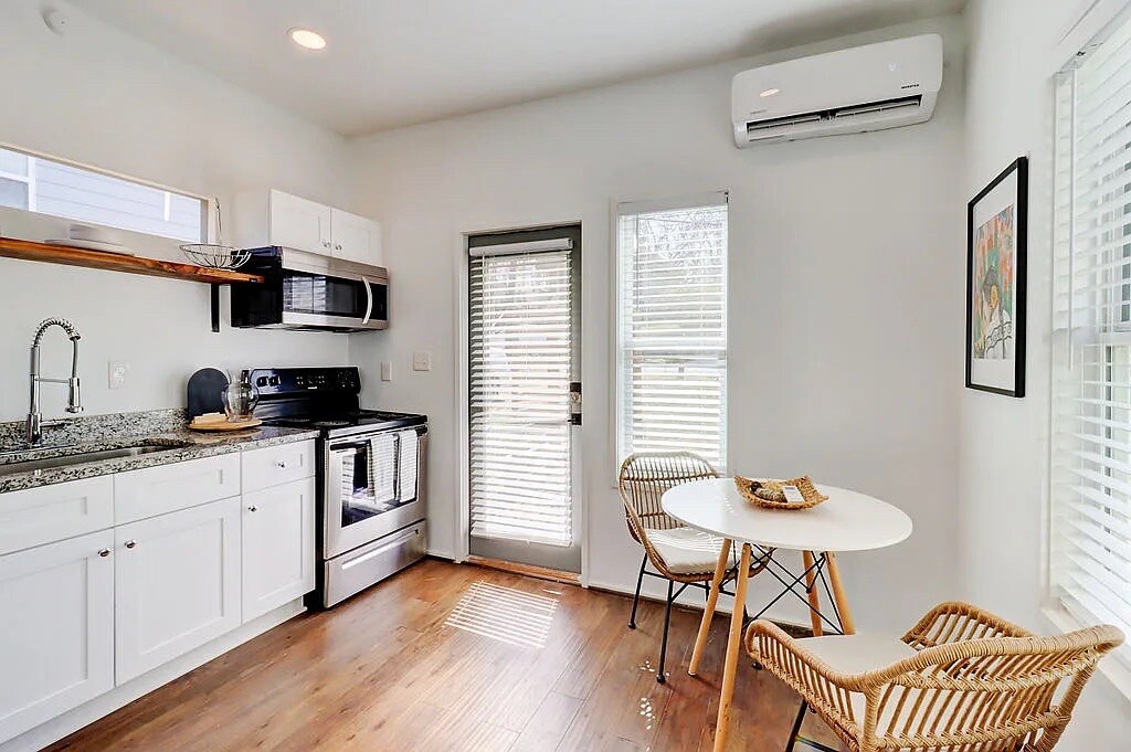 Building Photo - Room in Single Family Home on Bowen Ave SE