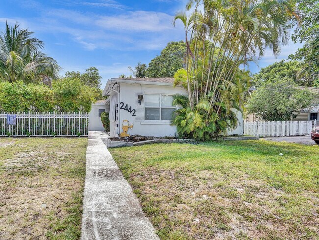 Building Photo - 2442 Garfield St