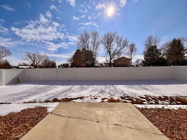 Building Photo - Spacious 3 Bedroom, 2.5 Bathroom Just South of Loveland