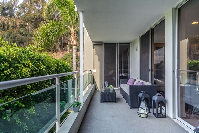 Balcony facing N - 723 Palisades Beach Rd